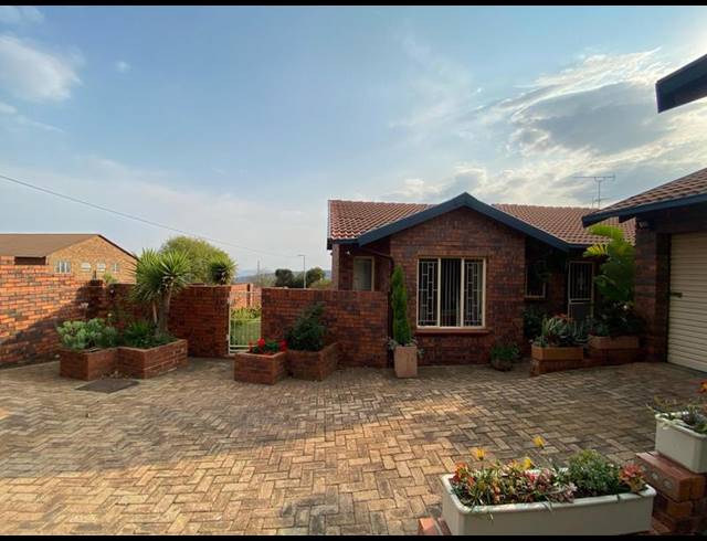 3 BEDROOM TOWNHOUSE FOR SALE IN WILROPARK